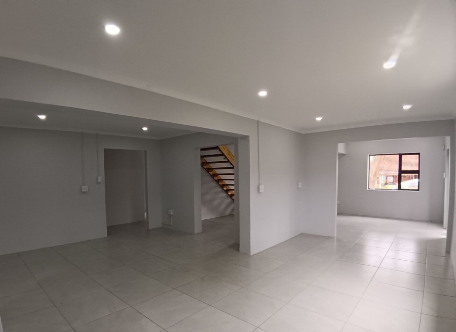 5 Bedroom Property for Sale in Fraaiuitsig Western Cape